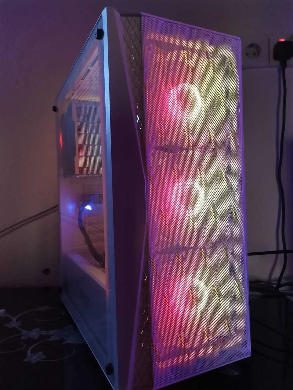 کیس للبیع سعره ٦٦٥ دولار

المواصفات:

CPU: AMD Ryzen 5 5500 (6 Cores / 12 Threads)

GPU: Zotec RTX 4060 8GB GDDR6

Motherboard: GIGABYTE B450M K 

RAM: 16GB (2 x 8GB) TeamGroup Delta RGB DDR4 3600MHz

Storage: 1TB Lexar NM620 NVMe M.2 SSD (Gen3 x4)

CPU Cooler: DEEPCOOL AK620 High-Performance Air Cooler

PSU: Segotep 650W 80+ Gold Certified


**إذا كنت صاحب هذا الإعلان وتريد حذفه لأي سبب، رجاءا أرسل رسالة إلى الدعم الفني**