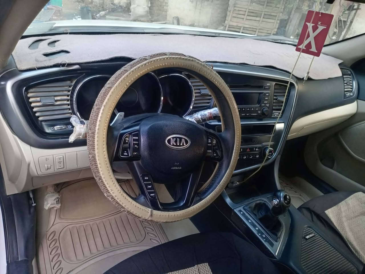 السلام عليكم ورحمة الله وبركاته
اوبتيما موديل 11 خليجي تحكم استيرن مري شفط حساس خلفي بني راما  تبريد قطعتين   سنويه لل27 بيها جاملغ امامي ورصعات مامصلحات مثل مابين بالصوره
السعر 120 وبيها مجال بسيط للشراي
العنوان الديوانية قضاء المهناويه.
اي استفسار اتصل على الرقم وبالخدمة 
***********
