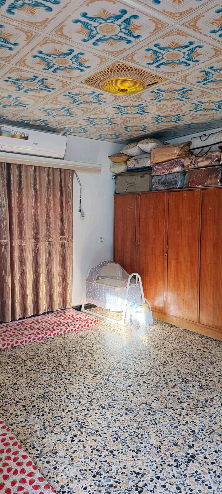بيت للبيع تجاوز التاجي مجمع المصابيح كهرباء 24 ساعه مترمش بدون مولدات مساحه 150 متر بيت مرتب للتواصل ***********