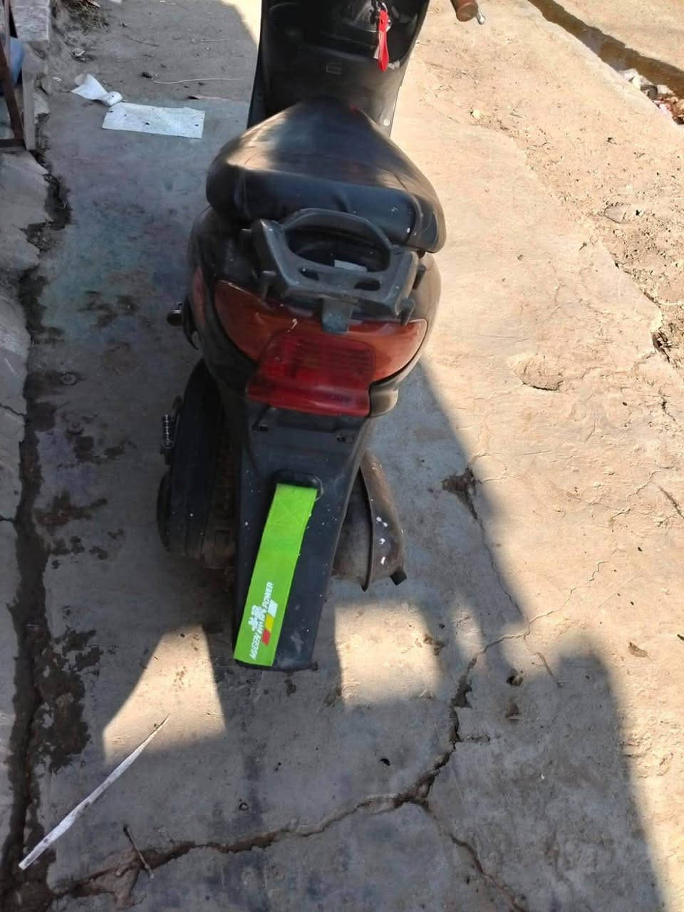 سلام عليكم ..
دراجه عصفوريه للبيع
الدراجه جانت تشتغل فجأه طفت بيه
هسه تشتغل وتطفه 
مكينه حلوه كفراتها كامله 
قفل جنطه قفل ستيرن شغالات
ابيعها طافيه كوم حديد لا تسالني شبيها ما بيها
150 وبيها مجال للشراي
عنواني بغداد البلديات 
***********
