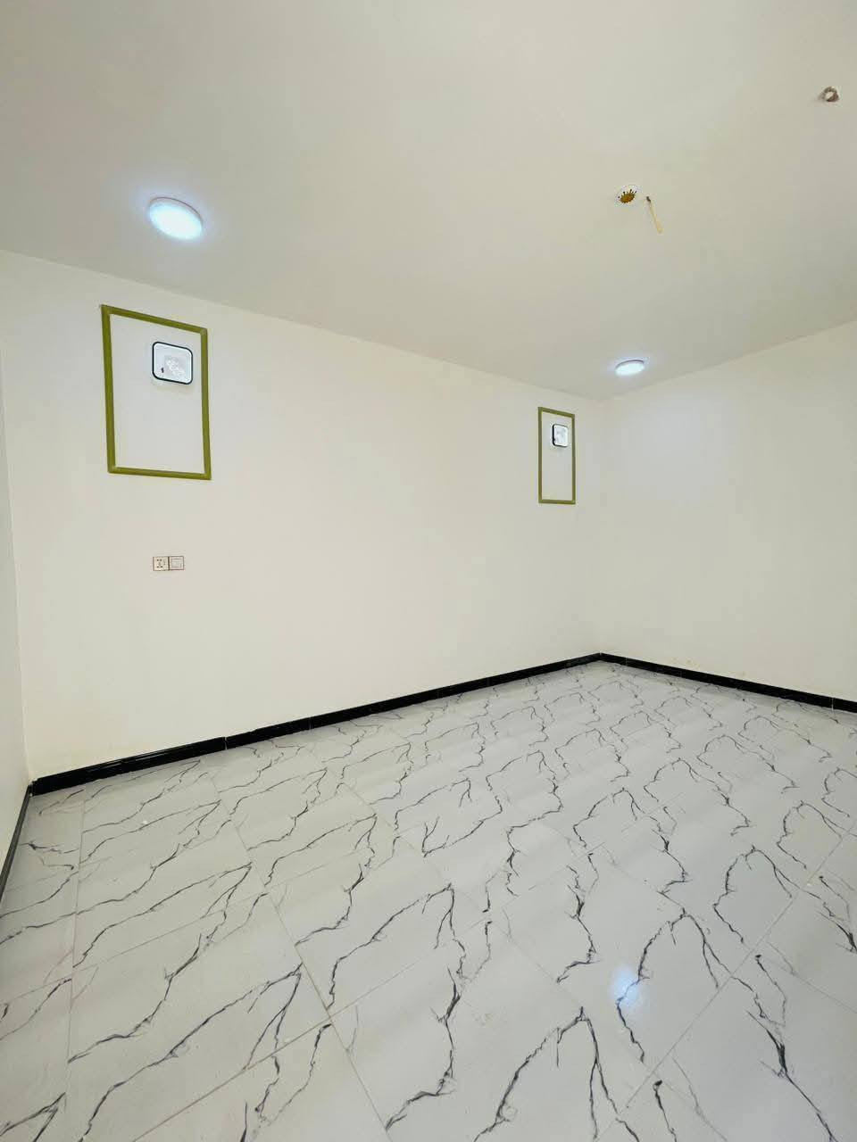 سلام عليكم عندي بيت 100 متر نجف كوفه شارع المطار القديم البناء صب فوق وجوه مسلح نقطه داله القرب مدرسه الاهليه*********** مدرسه  الاهليه السعر المطلوب وبي مجال البيع مستعجل المدرسه الاهليه سيد حاكم السعر خاص ايجار البيع مستعجل اللي يحب راسلني يتصلض
