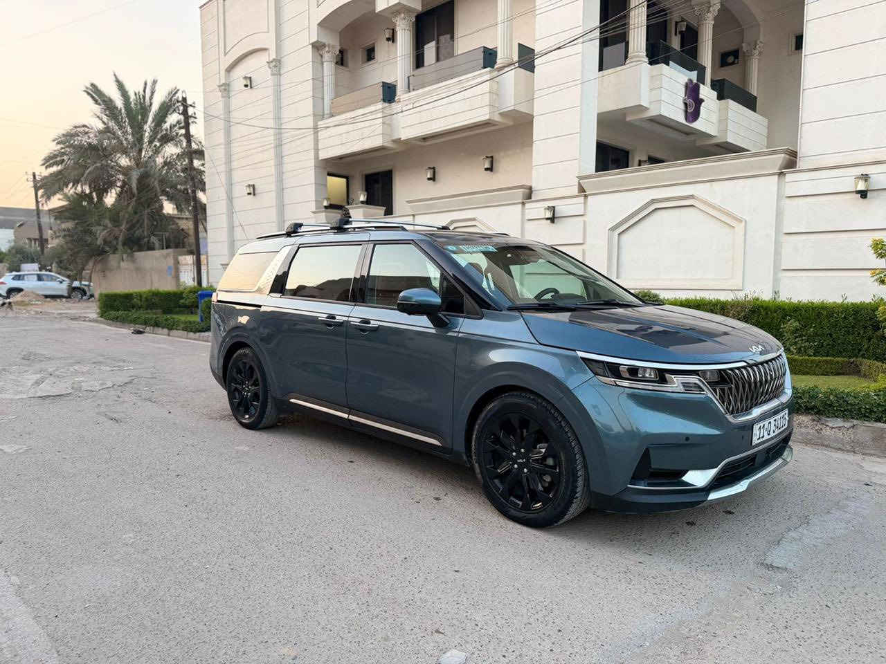 السلام عليكم 
كيا كرنفال بانزين 
موديل 2023 
مكينه ٦ سلندر
فول مواصفات vip 
٧ راكب 
٣ قطع تبريد منفصل 
شاشات خلفيه 
شاشه دشبول متصل 
تبريد بيانو 
تدفئه كنشات 
بصمه تشغيل 
باب سلايد كهرباء 
ماشيه 80 الف 
بيها بنيد وجاملغات ثنين بدون دواخل 
مكينه وكير كفاله
السعر 250$ ورقه وبيها مجال بسيط حك الجيه فقط 
للتواصل ***********
