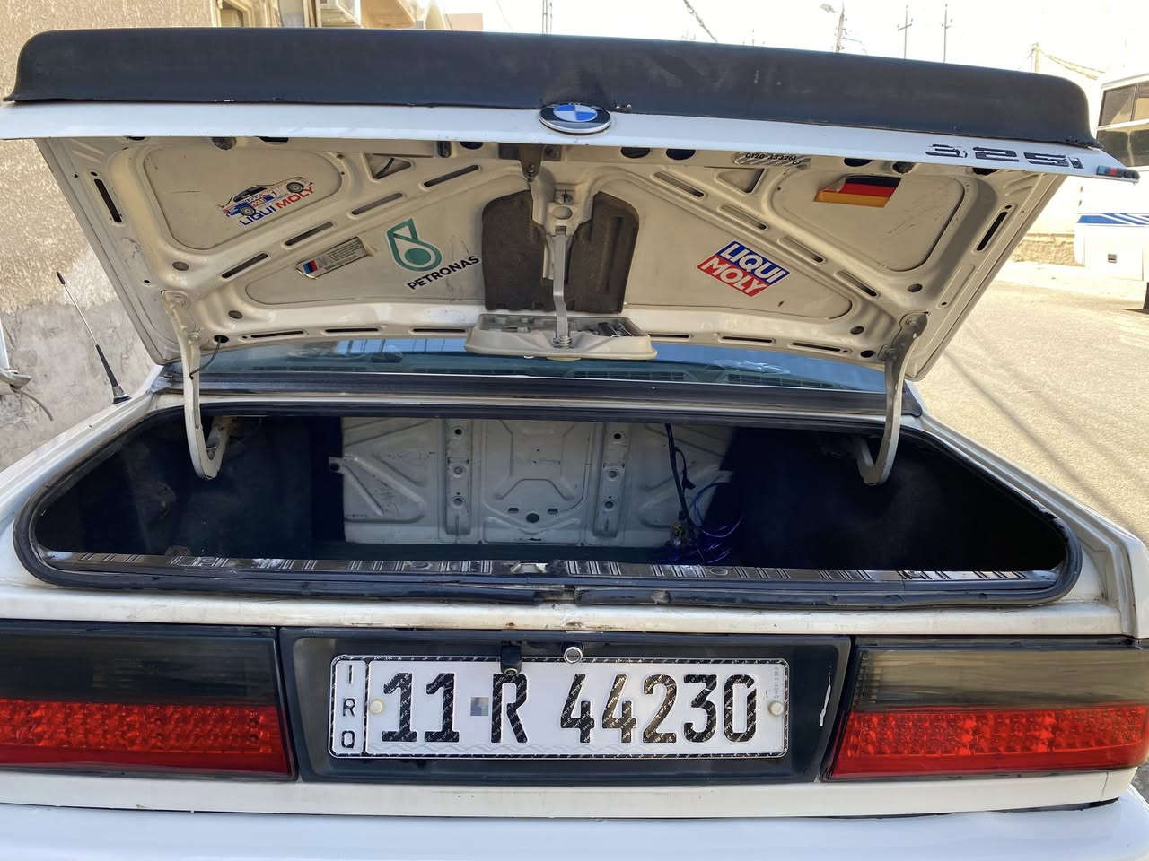 للبيع 🚗
BMW E30 موديل 1990

سنوية باسمي وهزّة جديدة (ما ساقطة).

المواصفات:

• 4 جام كهرباء

• فتحة سقف (تحتاج فقط سفيـفة)

• مرايات جانبية تعتيم من الضوء العالي

• لايت ناصي عالي منظومة زينون أصلية

• بك لايت LED

• شاشة مع كامرة

• تبريد وتدفئة شرط

• كهربائيات كلها شرط

• ويل BBC أصلي (سايزين)

• تخم تاير جديد

الميكانيك:

• محرك 25 مسكر 

• كير أوتو بلاد (مال زعرة) شاد على محرك 25

• حدادية أمامية جديدة

الملاحظات:

• فقط صوت بوربرين بسيط وينزل من سعر السيارة

• السيارة مكفولة من الضرب، فقط طخة بالجاملغ الخلفي وما مصلحة وما مبينة.

السعر: 48$ وقابل للتفاوض البسيط.

للتواصل:

📞 ***********
