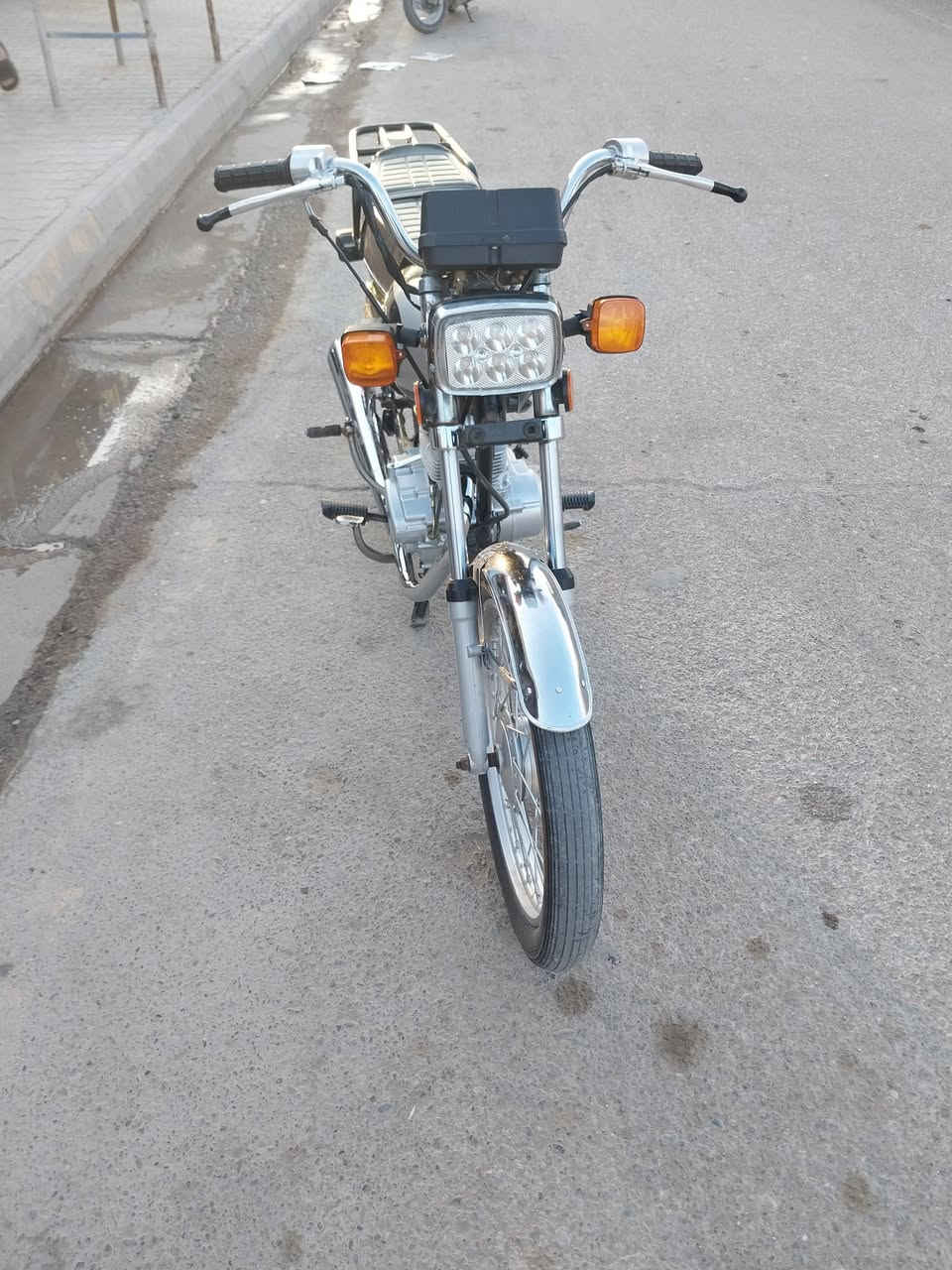 4 كير موديل 23  مكفوله 
أوراقه ضايعه 
مكينه مامفتوحه الدراجه أحله من الصوره
المكان قظاء الحي 
***********
