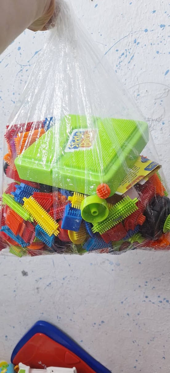 مكعبات بريستل بلاكس مكعبات مسننة 
اكثر من 100 قطعة


**إذا كنت صاحب هذا الإعلان وتريد حذفه لأي سبب، رجاءا أرسل رسالة إلى الدعم الفني**