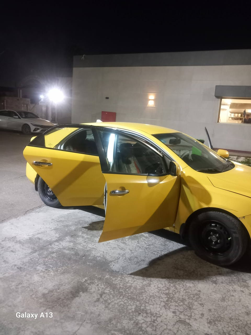 السلام عليكم سياره فروتي مديل 2013 
*********** تصال صاحب السيارة  السعر السياره 95 وبيها مجال  تفصيل السياره بل فديو
