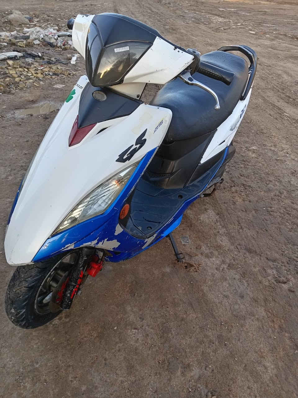 السلام عليكم شباب دراجة ماكس ثعلب للبيع السعر ٤٠٠ بيهة مجال هاذا رقمي *********** الشراي يتصل عنوان بغداد حي العامل
