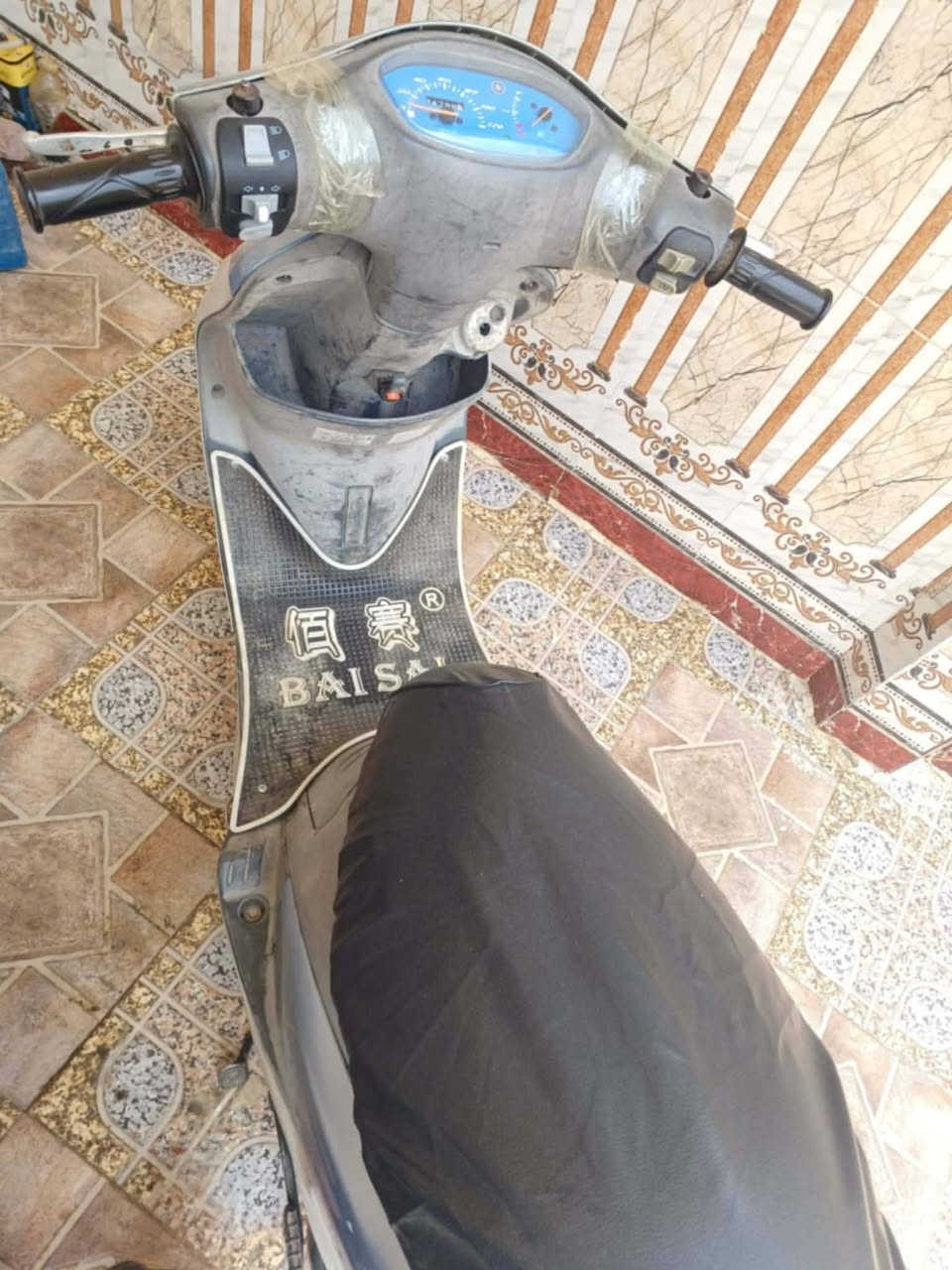 ماكس منغولي للبيع
مامفتوحه
كهربائات شغاله
سلف هندر 
السعر 650 الف
للتواصل 
واتساب ***********
