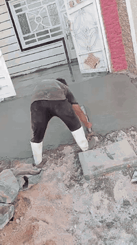 السلام عليكم اخوان الي يحتاج خباطه صب ارضيات بوكس بيتونه دنك وتنضيف تطليع تراب تدخيل  سبيس حدل وشغل درجه اولى هذه رقمي واتساب موجود ***********
