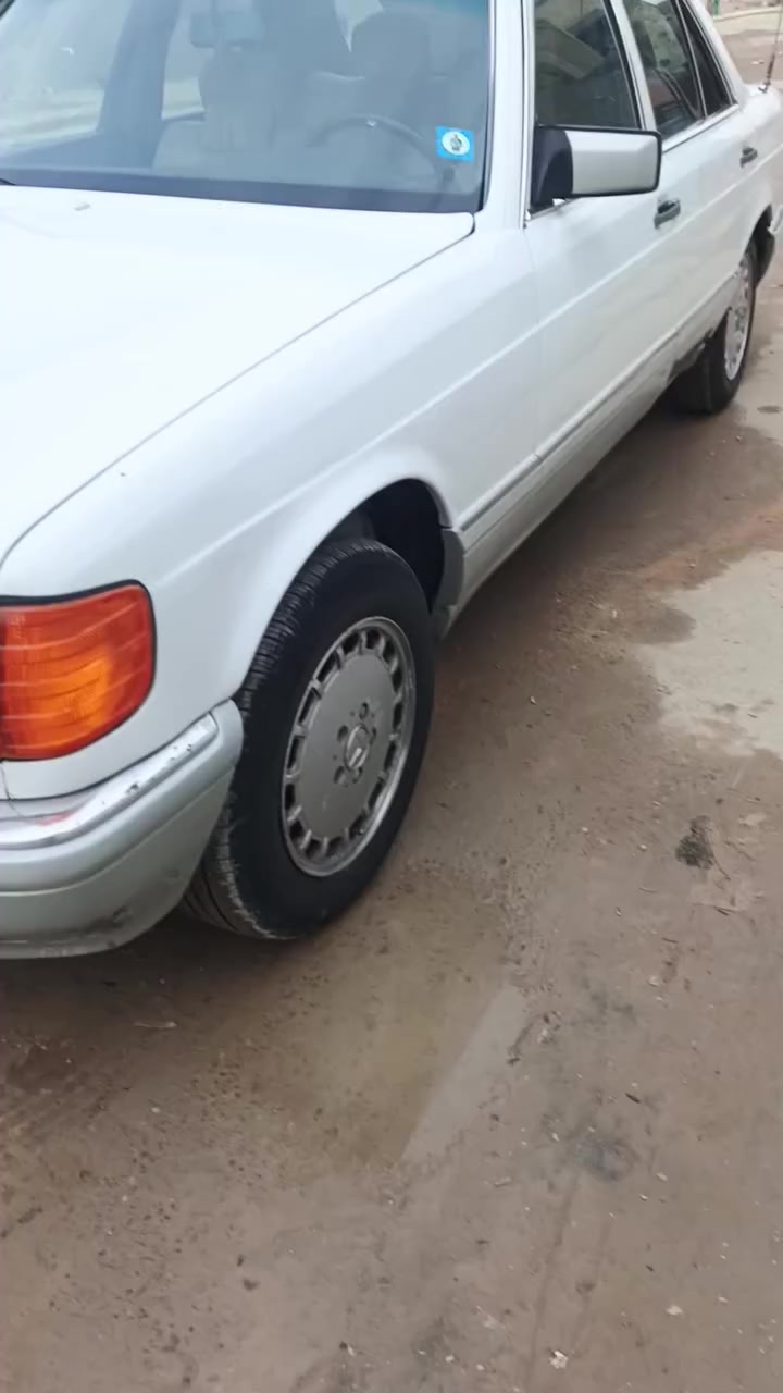 السلام عليكم مارسيدس ٣٠٠ للبيع موديل ٨٧ كير ومحرك ففتي  سنويه ٢٨ هذه جديده المكان بغداد حي النصر مصبوغة عام محرك وكيل جديد تخم بسمي السعر ٥٥ وبين مجال *********** تحويل ثاني يوم
