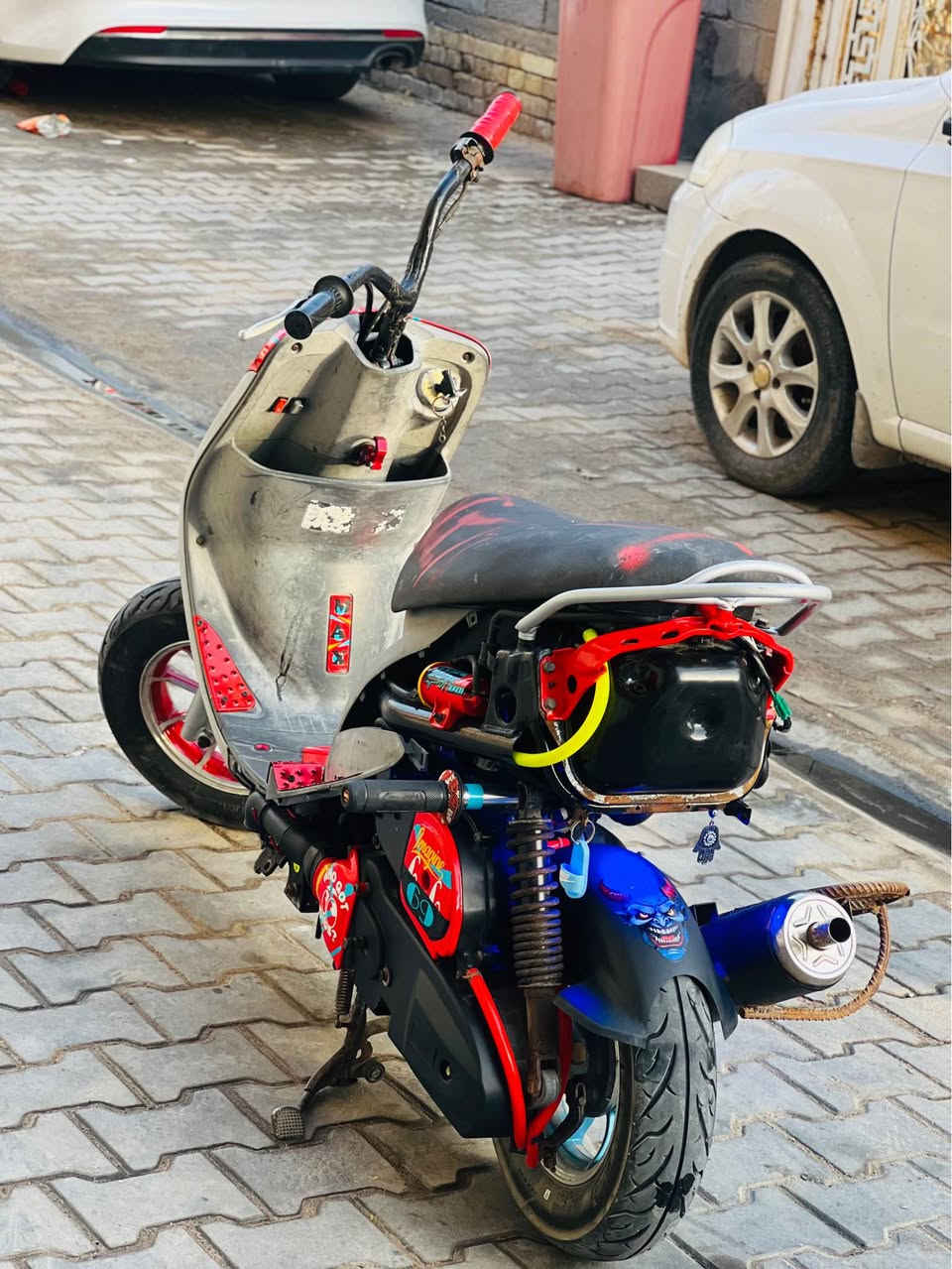 السلام عليكم ماكس قجمه الدراجه منزلهه حاويه قبل فتره دراجه نضيفه وصلهه موجود ما ناقصهه برغي غراضهه كامله مكينه 55تايوان اصلي كلجات تفصيخ اصليه 
ترايك من البصره لناصريه شلعه ومعدل تحفر التبليط 
عزم قوي مال جناي بيهه نواعم تزويد خير من الله الدراجه رايدهه ب٨٥٠ مكاني ابو الخصيب رقمي*********** Colombo, Sri Lanka
