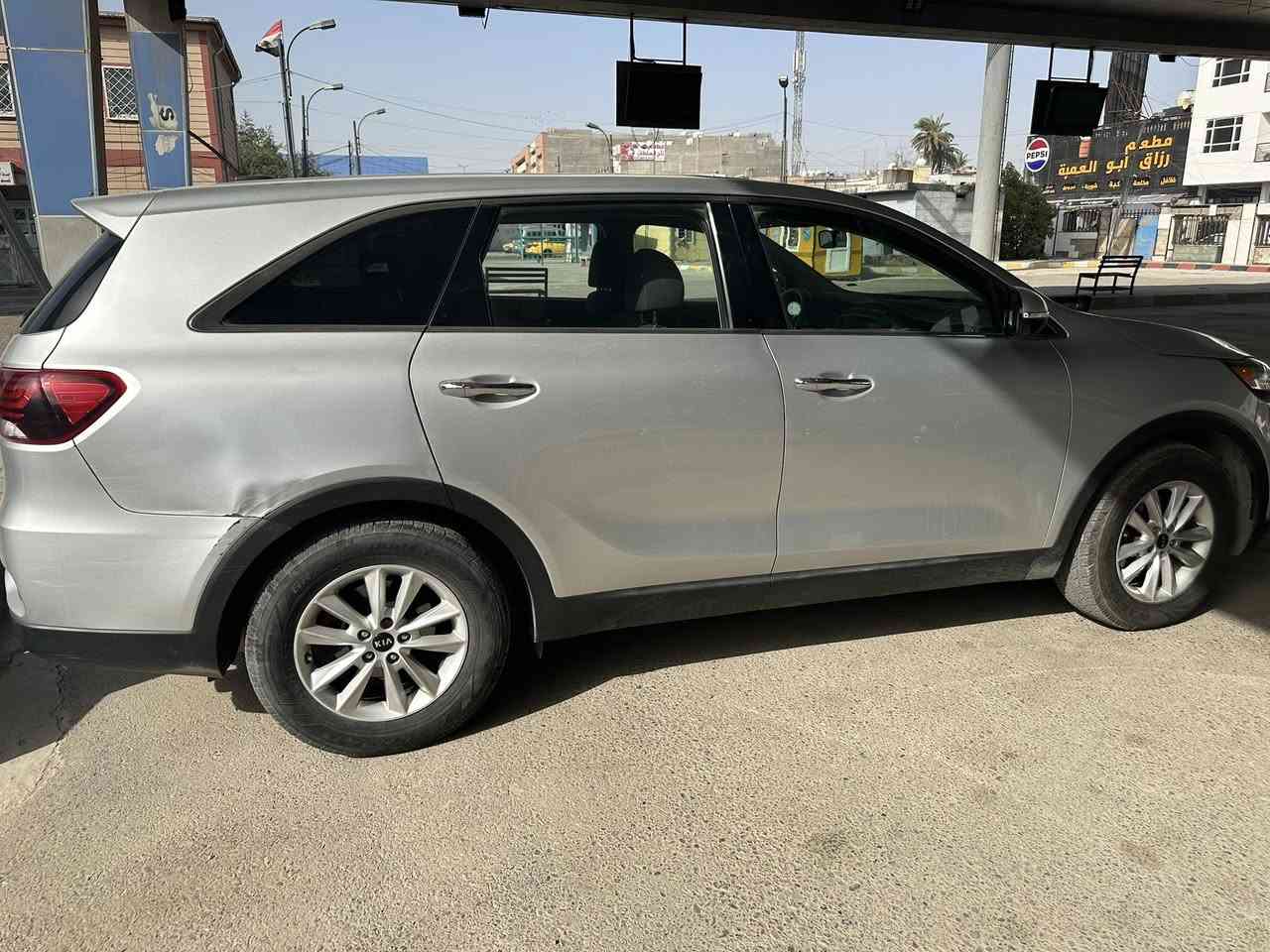 سورنتو موديل ٢٠ وارد امريكي حادث باب السائق والباب الخلفي تبديل ابواب بلادية  رقم بغداد باسمي  ٦ سلندر ٧ راكب سيارة جاهزة بدون نقص سعر 21 الف دولار مكاني بغداد ***********
