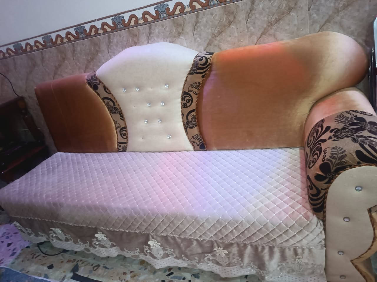 السلام عليكم ديوان ٢٠ مقعد عربي  خشب نظيف كلش تسكام  سميك جدًا وقوي وصلب  يتحمل وزن عالي مناسب للمضايف وللبيوت الكبيره والمفرش ويا و4 طلبات خشبيه هم اريده ب٥٠٠


**إذا كنت صاحب هذا الإعلان وتريد حذفه لأي سبب، رجاءا أرسل رسالة إلى الدعم الفني**