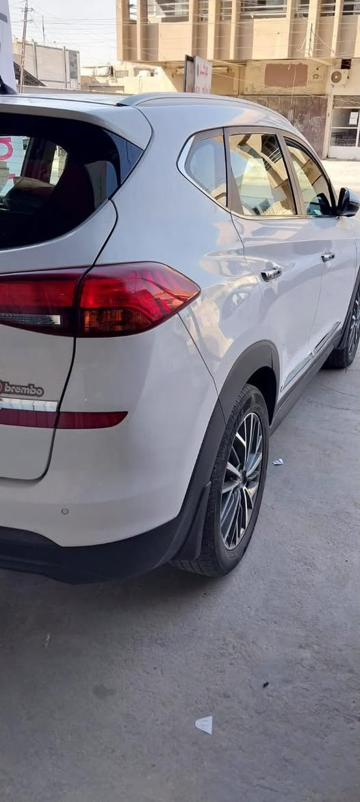 السلام عليكم 
توسان لون أبيض خلجية 2019
فول ما عدة الفتحة 
ماشية 128 كيلو 
السيارة كفالة عامة بس بيها 4 صابع بارد بـ باب مال سايق و 4 صابع بارد ب باب مال سكن 
موصفاتها: 
خمس عدسات 
مري شفط 
كامرة خلفية 
شاشة جبيره 
وموصفات الخليجي معروفة بعد
مكانها بغداد شارع فلسطين  
السعر: 210 وبيها مجال
رقم : ***********
