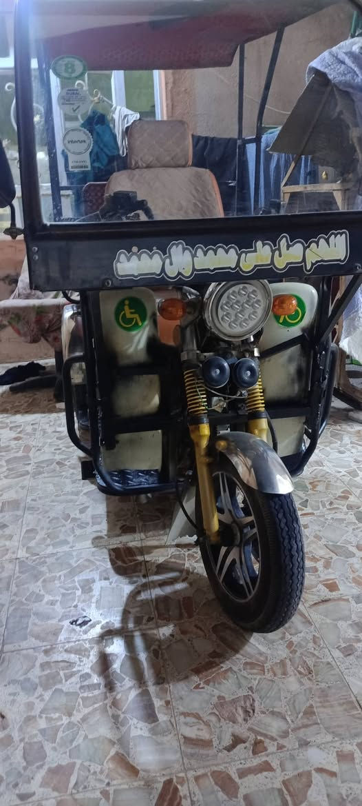 من رخصة المدير المحترم دراجه معوقين اوتوماتيك بانزين مستخدمه نظيفه محرك بالكارتون  كهربائيات كل فول نجف كوفه سعره مليون 400بيه مجال قليل للشراي ***********
