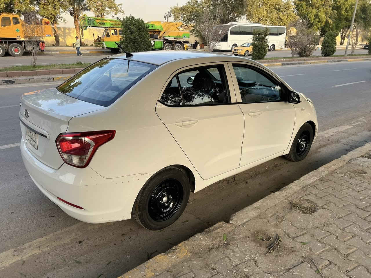 السلام عليكم عندي i10موديل 16ماشيه 56الف كيلو حقيقي السياره جدا نظيفه تعال وشوف بعينك وافحص وين ميعجبك السياره كفاله عامه وترايه للبصره وين ميعجبك اطلع كير محرك صدر تبريد السياره جاهزه من كلشي  مكاني الكاظميه رقم بغداد تحويل مباشر السعر88 ورقه قفل قفل ***********
