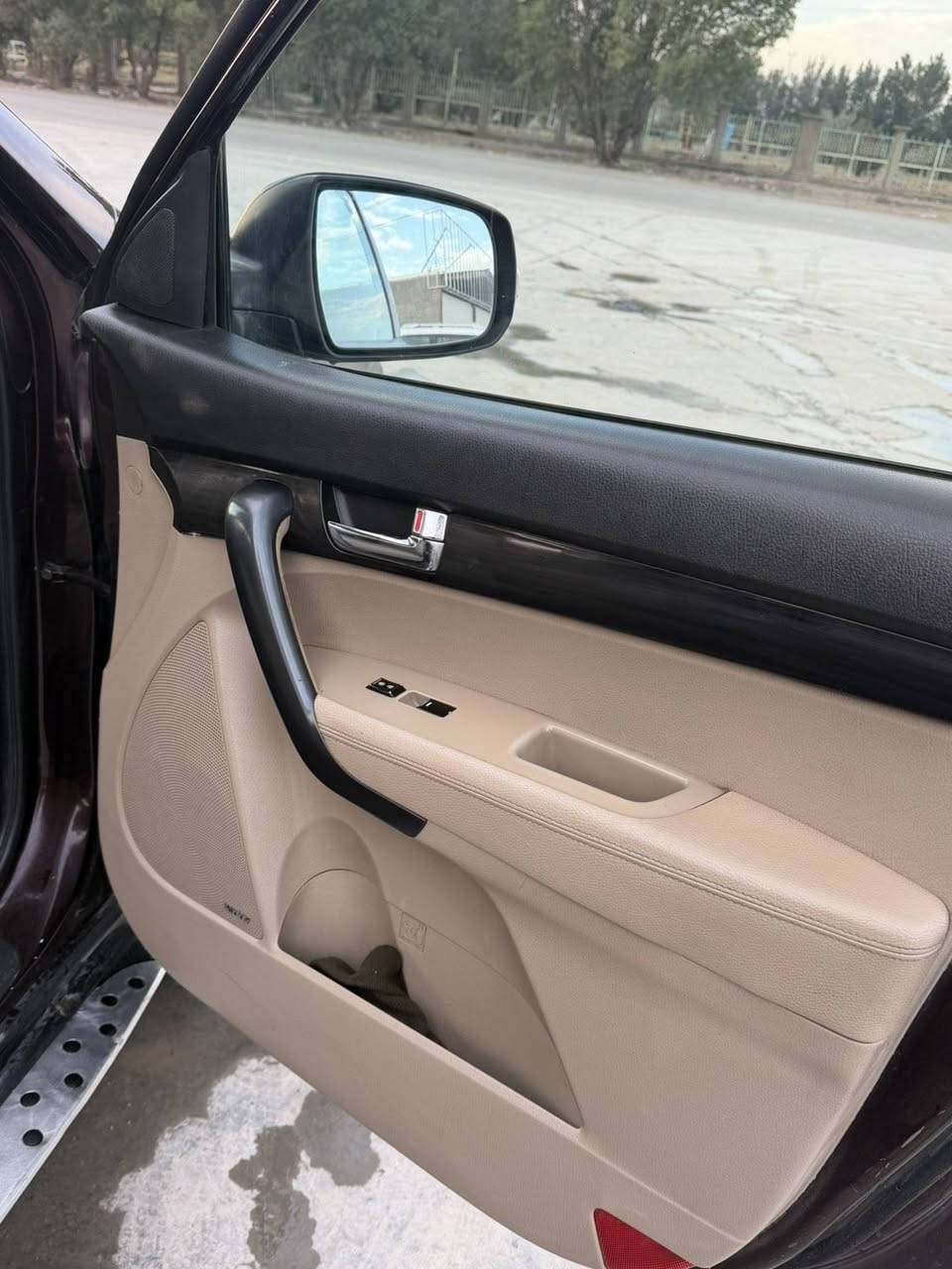 للبيع او المراس سورنتو ٢٠١٢ (السعر١٣٣)
فول مواصفات
اناره ع يدات داخليه بلاديه
بصمه تشغيل
وبصمه ابواب 
كشنات كهرباء+خزن ميموري
سستم صوت انفتي + تويترات
سبع راكب جلد تدفئه بل كشنات الاماميه
شاشه وعرض فديوهات
تحكمات ستيرن جهتين
حساس خلفي
اوت بريك
كاميره خلفيه
المحرك ٢٤٠٠ GDI المحرك جديد مصار شهر من شديده
القماره حديد
منضومه زنون
الكهربائيات كله شغاله
المري شفط
سورنار مرفق مع صور
الرقم بغداد وهزه جديد يعني متحتاج هزه سياره
للاستفسار /***********
