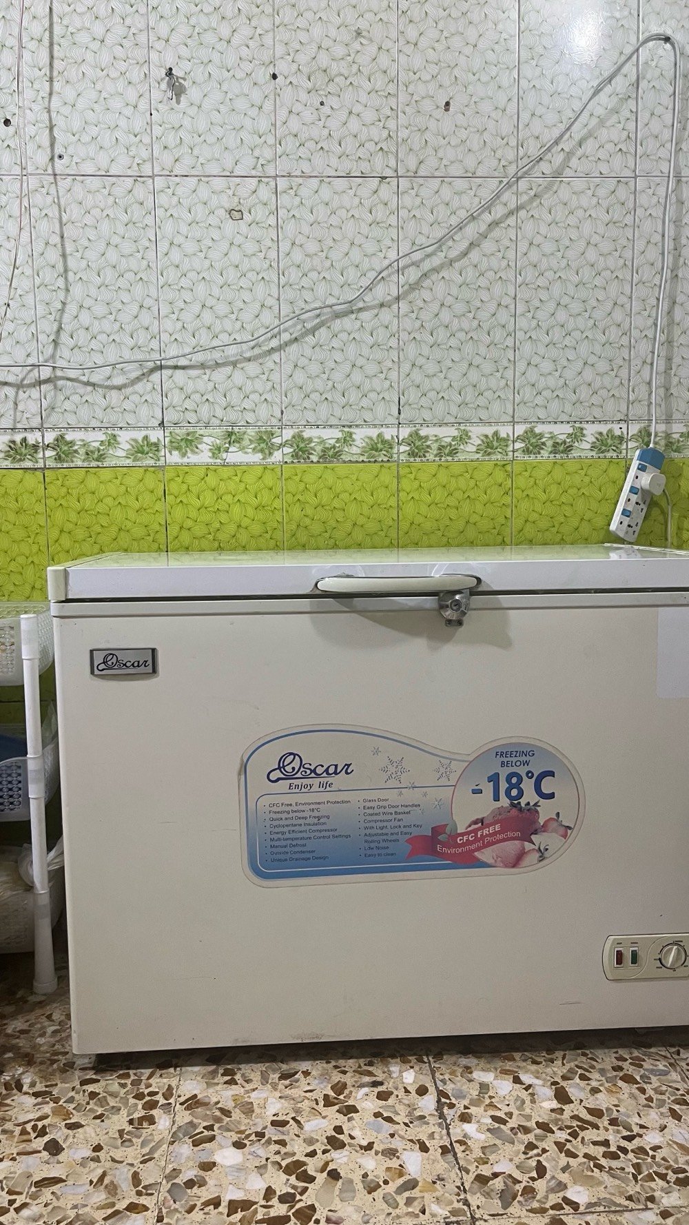 مجمدة نظيفة بيع مستعجل العنوان بغداد /شهداء البياع