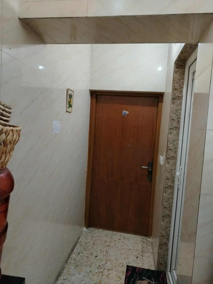 السلام عليكم … دار للبيع في منطقة المشتل محلة ٧٢٩ خلف الكنيسة بثلاثة افرع  المساحة ١٠٩ متر واجهه البيت ٤،٧٥ متر والنزال ٢٣ متر 
يتكون من كراج و صالة ومطبخ وصحيات ومنور وغرفة نوم والطابق الثاني غرفتين نوم البيت قطع وترميم كامل سنة ٢٠٢٠ 
ملاحظة ((ترميم كامل يعني بياض جديد تأسيسات ماء وكهرباء جديد شبابيك وابواب جديد سيراميك جديد ارضية الطابقين جديد للكراج)) البناء عكادة نظيف جداً اني ابيع گاع
السعر ٢٢٠ مليون
للاستفسار الاتصال 
***********
***********
