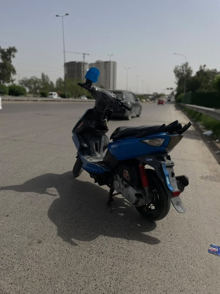 السلام عليكم.  دراجه ماكس مضلع. نوزل الدراجه. خير من الله.         نكره سلف.  الدراجه لا تبخير لا نضوح.    بس يحتاجها ترتيب للكفرات.    المكينه خير  من الله.    السعر  ٤٠٠.  وبيه مجال. حك الجيه. مكاني  العضميه سبع أبكار.   وأتسلم متواجد    ***********/***********.
