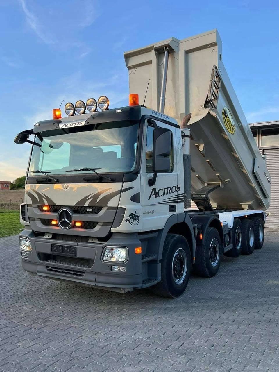 Mercedes Banz
Actros 44/48
سنة الصنع 2011
ناقل حركة اوتوماتيكي 
مجموعة جي اف 
شيال رتايدر 
عدد المحاور 5
نظام المحور 10x4
السعر 70 الف دولار 
شامل كمرك ضريبة شحن 
مدة الوصول 25 يوم بعد الحجز


**إذا كنت صاحب هذا الإعلان وتريد حذفه لأي سبب، رجاءا أرسل رسالة إلى الدعم الفني**