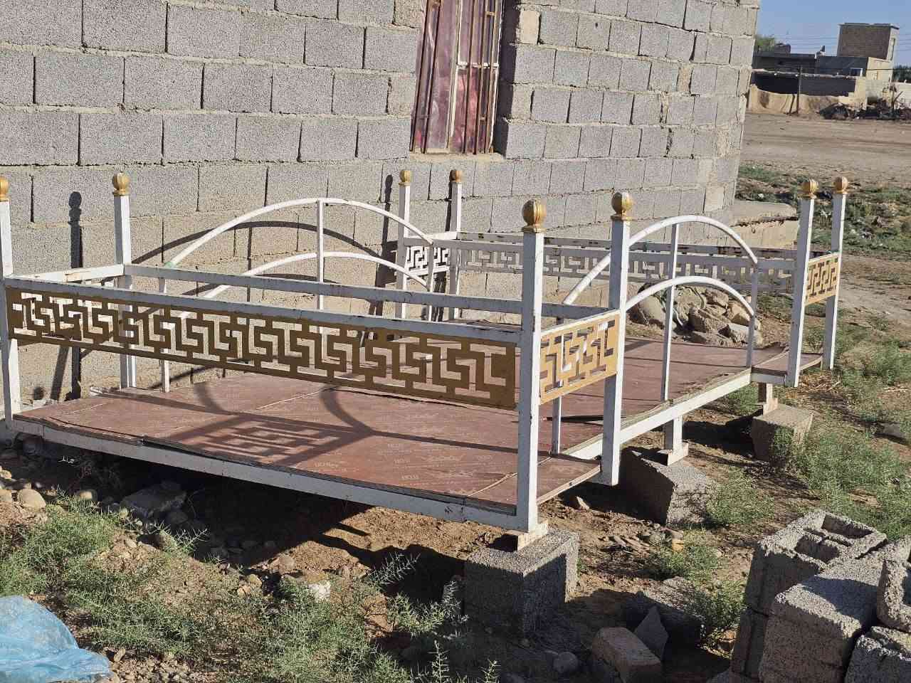 السلام عليكم خدام الحسين 
سيباية موكب للبيع شغل حلو ومرتب وتشيل 8 سماعات 
سعرها 400 وبيها مجال حك الجية 
المكان واسط الكوت
***********
