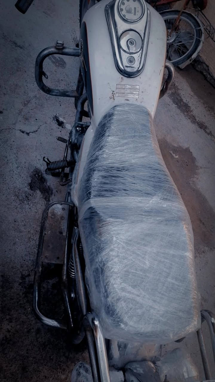 جوندة كلك للبيع دراجة حلوة مرتبة مكينه خرسة كلش ناعمة كهربائيات كاملة سلف هندر كلة شغال اشاير شغالة لايت امامي وبگلايت شغال نقص باتري فقط باتريها تعبان شوية دراجة رايدها 350 وبيها مجال بسيط جماعة 300 لا تعبون نفسكم مابيع مكان دراجة ديالى هبهب شراي تعال خاص رقم ***********
