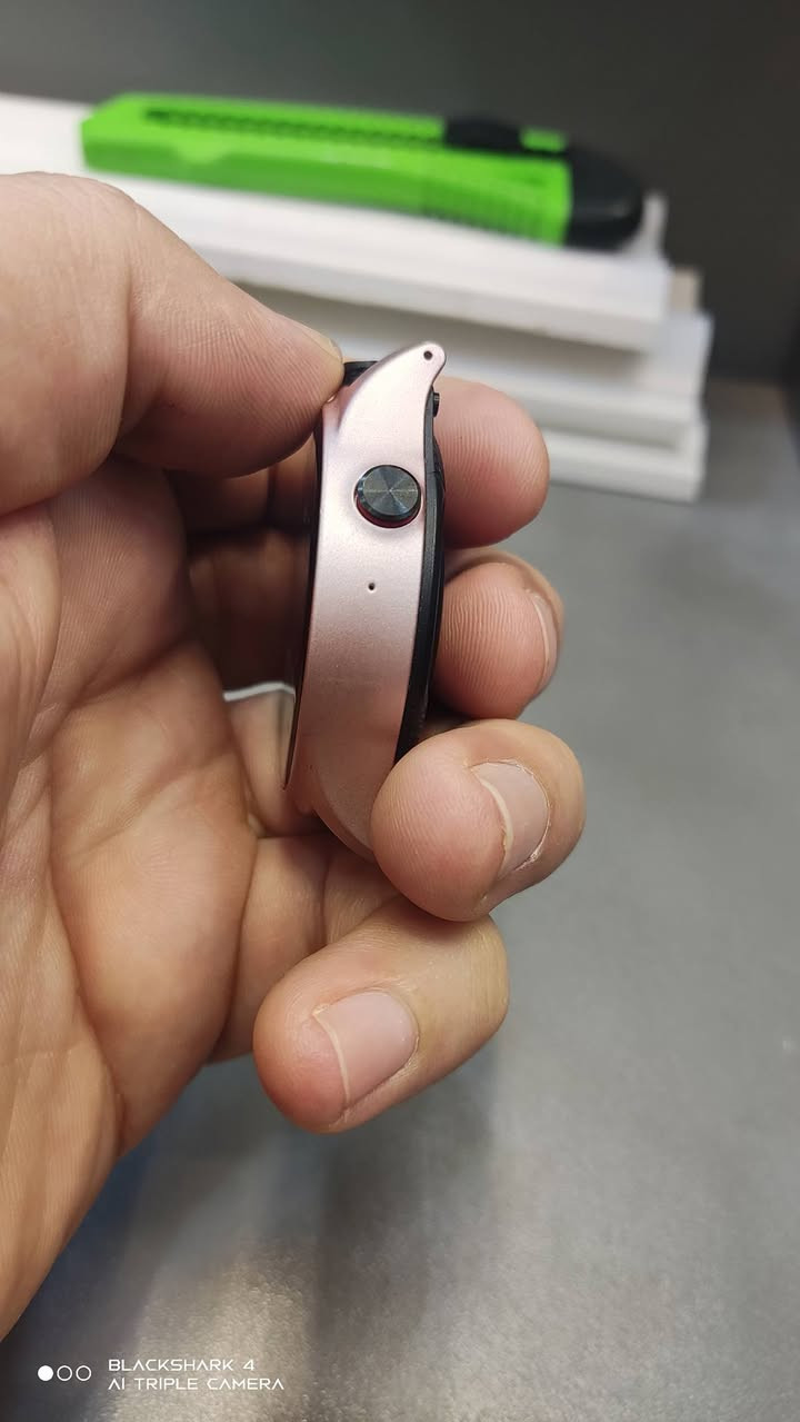 ساعات نوفا وليفا GPS
نضافة 95 بلميه بدون سيورة فقط كيبل الشحن اصلي يدعمن سيم كارت صناعة دنماركية للاستفسار ***********
