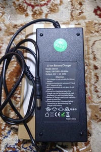 شاحن اصلي • امزون • ٣ أمبير ٤٢ فولت