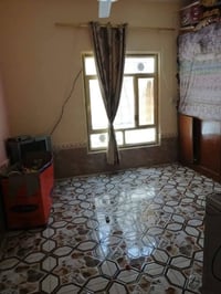 بيت للبيع • ٢٠٠م • غرفتين