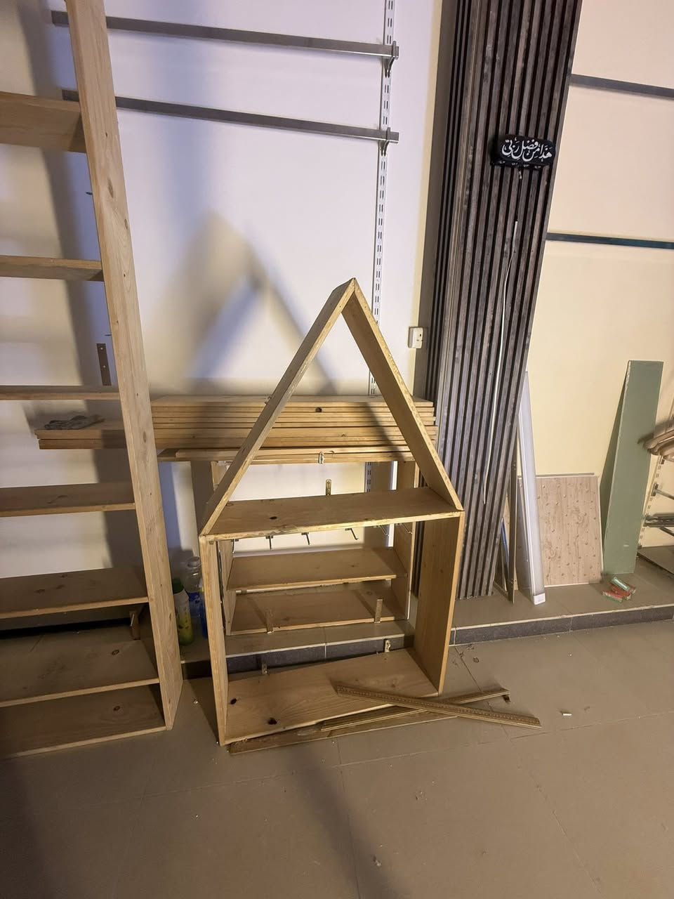 السلام عليكم
عندي رفوف تستخدم عامة واني عندي محل ملابس جنت مستخدمهم ديكور لخزن الملابس الي يحب ياخذهم شلعه اني حاضر 
التواصل على المسنجر


**إذا كنت صاحب هذا الإعلان وتريد حذفه لأي سبب، رجاءا أرسل رسالة إلى الدعم الفني**