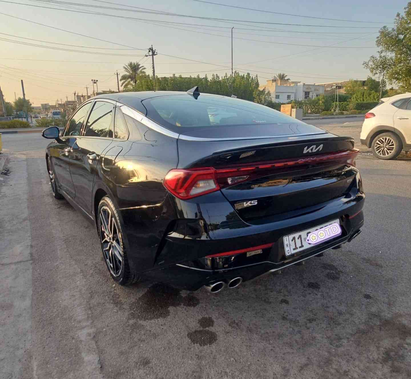 السلام عليكم للبيع kia K5 GT 2500 
موديل 2023
فول مواصفات للاخير مزوعة  
رقم بغداد باسمي سنويه 2029 
ماشيه 72 الف كيلو مو ميل 
السياره جديدة بمعنى الكلمة ما تصرف عليها ربع صدر ادامه كاملة  وارخص GT بسوك كله 
السياره بامريكا بيها ٣ قطع وبل عراق قطعتين ابيعلك حزام  كلشي موضح بل منشور شوف السياره زين وشوف سونار واتصل وبخدمتك *********** بغداد, العراق
