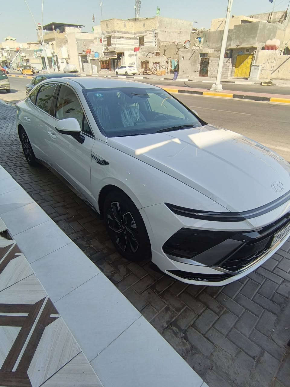 السلام عليكم سوناتا وارد امريكي موديل 25 بيها بس مدكر بارد نفسيته بلاد بدون اي تبديل حره فول فول مواصفات ما عدا تنتة ماشيه 24 سياره حيل جديده سعرها ١٩٥ وبيهة مجل قليل *********** مكاني ابصرة
