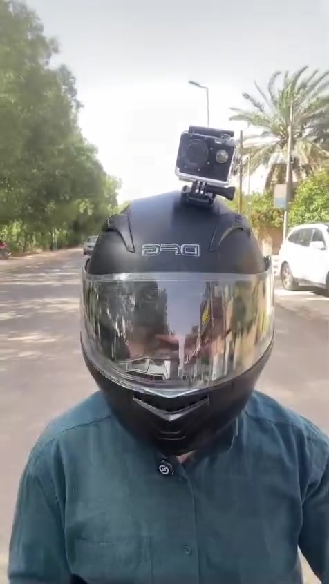 تخفيض السعر نار تفاصيلها 👇🏻 

كاميرا رياضية مقاومة للماء Full HD 1080P مع شاشة 2 إنچ

وثّق مغامراتك اليومية والرياضات الخارجية بكاميرا رياضية صغيرة الحجم تدعم التصوير بدقة Full HD مع غطاء مقاوم للماء حتى 30 متر.

• تصوير فيديو بدقة 1080P و720P

• عدسة واسعة بزاوية 140° لالتقاط مساحة أكبر

• مقاومة للماء حتى عمق 30 متر مع الكيس المخصص

• شاشة LCD بحجم 2 إنچ لعرض الفيديو والصور

• تدعم التصوير أثناء الشحن

• تدعم بطاقات Micro SDHC حتى 32GB (غير مرفقة)

• دقة الفيديو:
1080P (1920×1080) 15fps
720P (1280×720) 30fps
VGA (640×480) 30fps

• دقة الصور:
16MP (4032×3024)
15MP (2560×1920)
12MP (2048×1536)
2MP (1920×1080)
3MP (1280×960)

• الشاشة: 2.0 إنچ LCD / LTPS
• زاوية العدسة: 140°
• صيغة الفيديو: AVI
• ضغط الفيديو: MJPEG
• البطارية: 900mAh (حتى 1.5 ساعة)
• مدخل/مخرج: Micro USB
• منفذ التخزين: Micro TF / Micro SDHC
• التردد: 50Hz / 60Hz
• الطاقة: DC 5V 1A
• زمن الشحن: حوالي 3 ساعات
• اللغات المدعومة: متعددة اللغات
• أنظمة التشغيل: Windows XP / 7 / 8 / Vista و Mac 10.5 فأعلى
• ميزة إضافية: Loop Video

محتويات العلبة:
• الكاميرا الرياضية
• الكيس المقاوم للماء
• قاعدة تثبيت للمقود/الأنبوب
• Mount 1
• Mount 2
• Mount 3
• Clip 1
• أربطة تثبيت
• كيبل USB
• دليل الاستخدام
للتواصل /  ***********   
وبسعر 27 الف مع التوصيل
