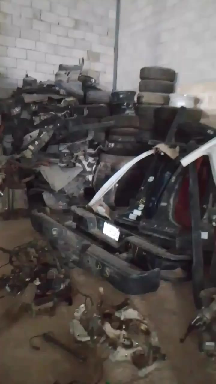 القزاز لتجارة قطع غيار السيارات الأمريكية الحديثة 
العنوان 
الفرع الأول بغداد الباب الشرقي كم الارمن نزلة سريع محمد القاسم
*********** 
الفرع الثاني بغداد شارع فلسطين شارع الضلال مجاور هيئة الحشد ومعمل الغاز
***********
