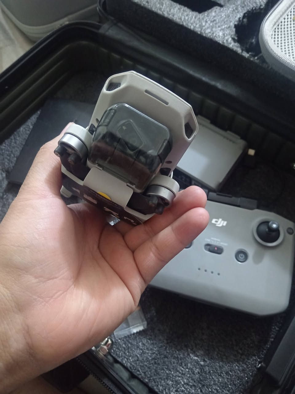 للبيع او مراوس Dji مني 2 نضيفه اخت الجديد كومبو 4 بطاريات  وجنطه  مكاني كربلاء رقم  ***********
