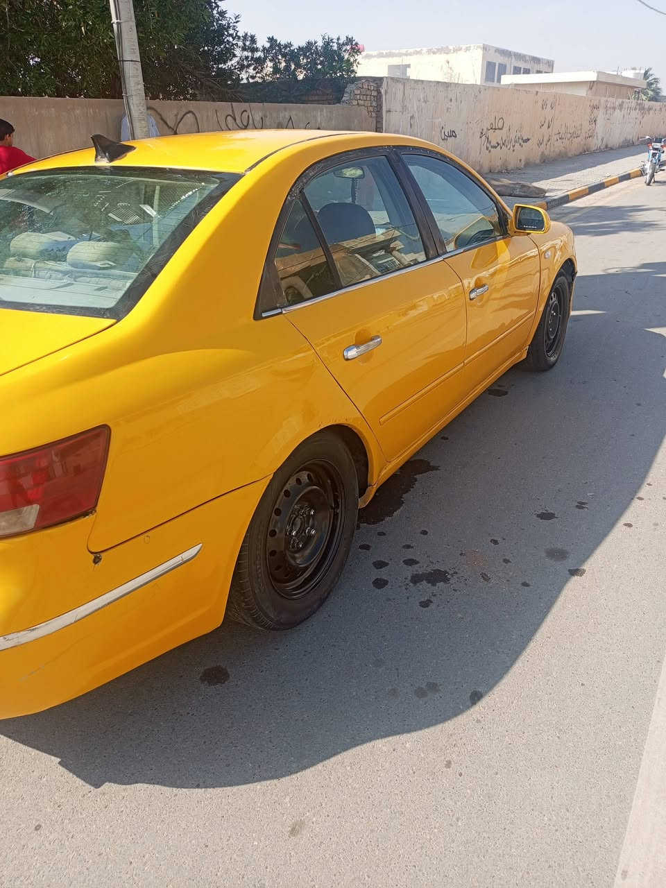 السلام عليكم سوناتا للبيع مكينه سته سلندر غاز بنزين يحتاجها حداديه صوت برواجز مكانها واسط كوت ورقمها واسط باسمي اليحب يتصل ***********
