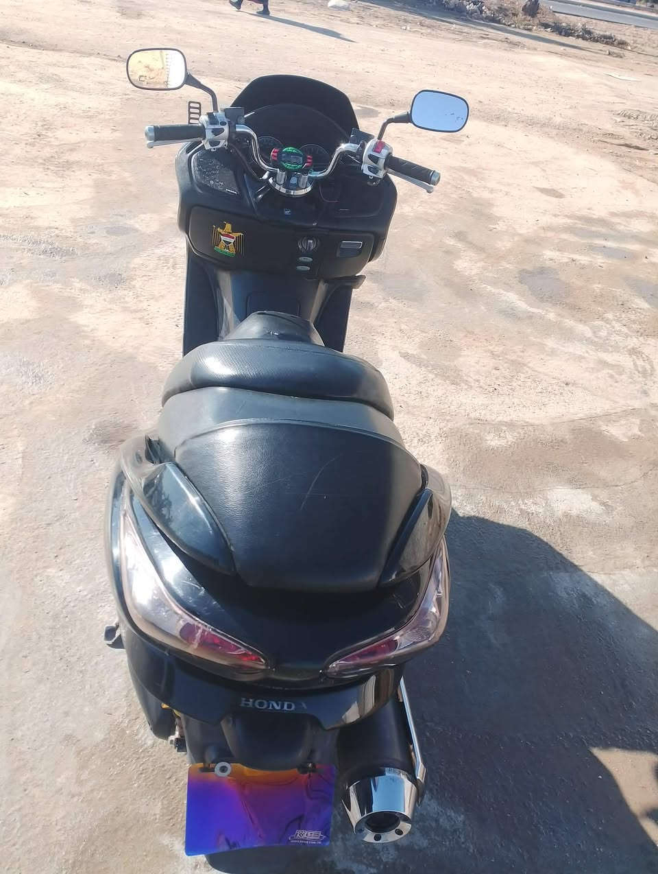 السلام عليكم الدراجة بوضع الوكالة كلشي بيهة شغال شلعة زاد معدل خير من الله الدراجة مصارلهة اهواي من طالعة من الرنبة مكينة مكفولة والكير شغال 7نمر 4تحويلات مكان الدراجة بابل ناحية الطليعة وذة رقمي *********** للعلم (مكلف بل النشر اتصل لاتراسل خاص)
