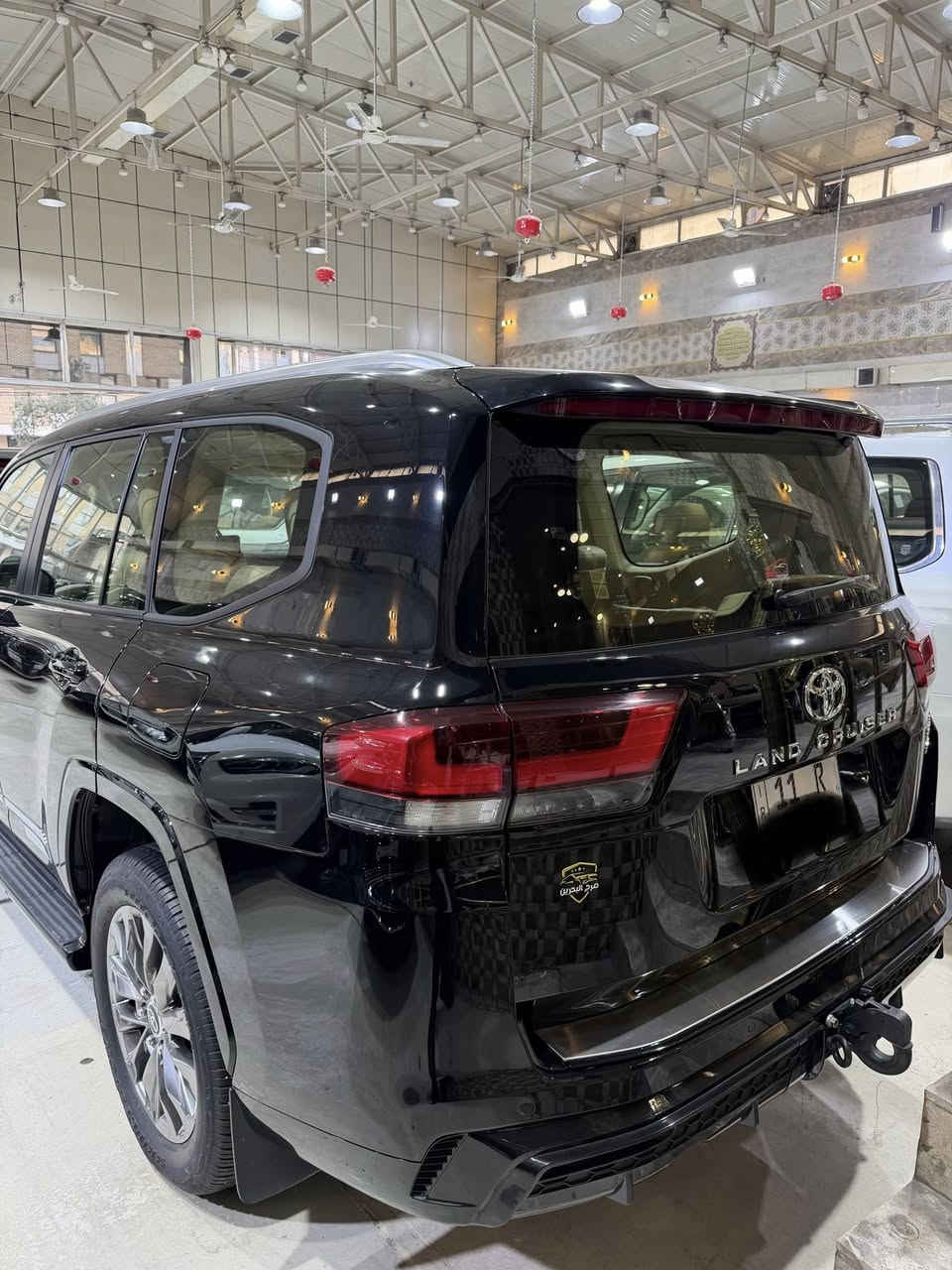 السلام عليكم
تيوتا لاندكروز 2024  GXR 

فطيم  (مغلفه بالكامل) 

ماشيه 30 

كفاله عامه السياره 

نضيفه كلش رقم بغداد 

السعر 710 وبيها مجال 

العنوان الكراده 

للاستفسار ***********
