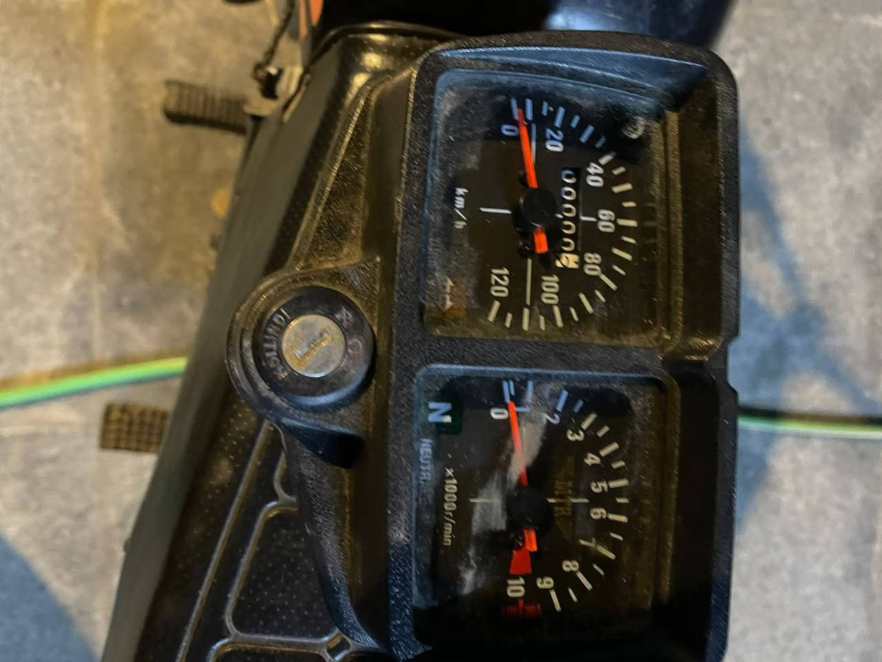 دراجه ايراني للبيع  في البصرة السعر 350 وبيها مجال  ***********
