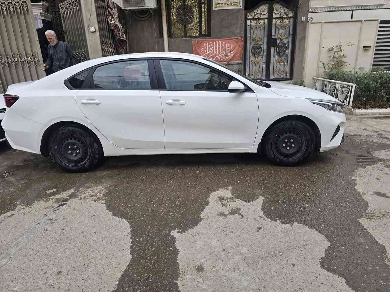 السلام عليكم سيراتو ٢٠٢٤ رقم بغداد جديد محرك ٢٠٠٠ مكفوله من صبغ وتبديل برغي ممفتوح بيها سيارة جاهزه وجديده بيها بارد قلييل ماشية ٩٧ الف بسعر مناسب ١٦٨ بيها مجال بسييييط حك جيه ***********
