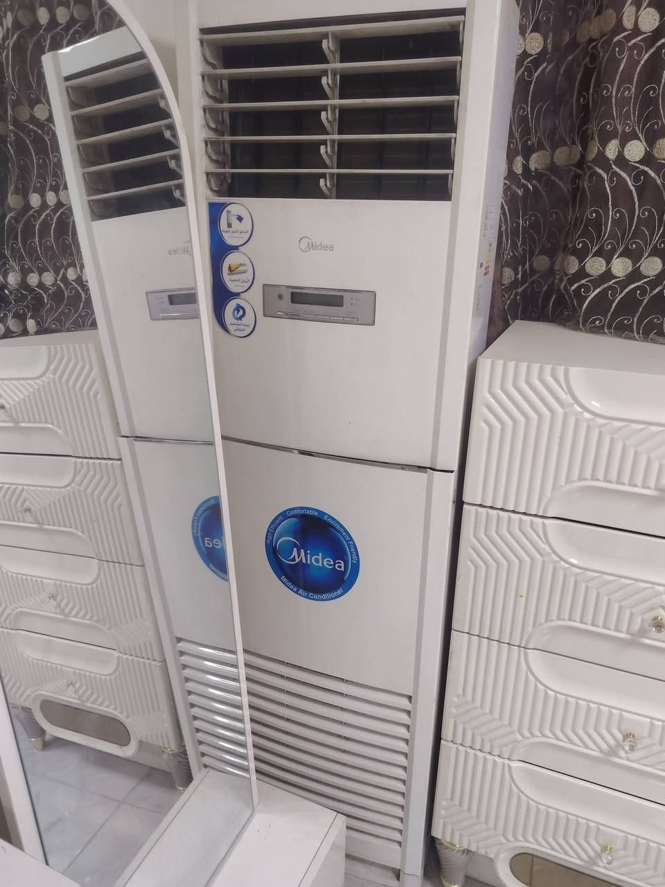 عندي سبلت نضيف بس صار بي ليك  بل قطع داخلي 2 طن عامودي ميديا قفل ***********
500 الف 
بغداد جسر ديالى قديم 
تجي شوف هو شغال بي هوه بارد قيل
