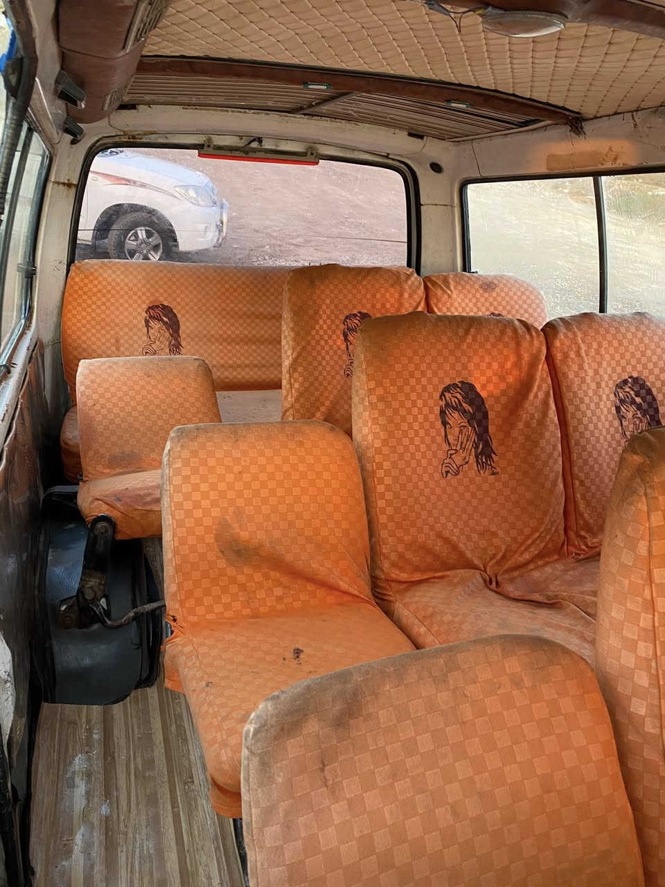 السلام عليكم
سياره جمبي ناصي
 سياره تخم تاير
 كير ومكينه خير من الله
 لا تنقص ولا تبخر 
كير عادي
مكينه ونجي 6 
حداديه جديده
كهربائيات شغاله
 سنويه منتهيه صار سنه
 رقم احمر ذي قار 
 راعيها موجود ويريد تحويل 
مكان السياره البصره 
للأستفسار 
***********
