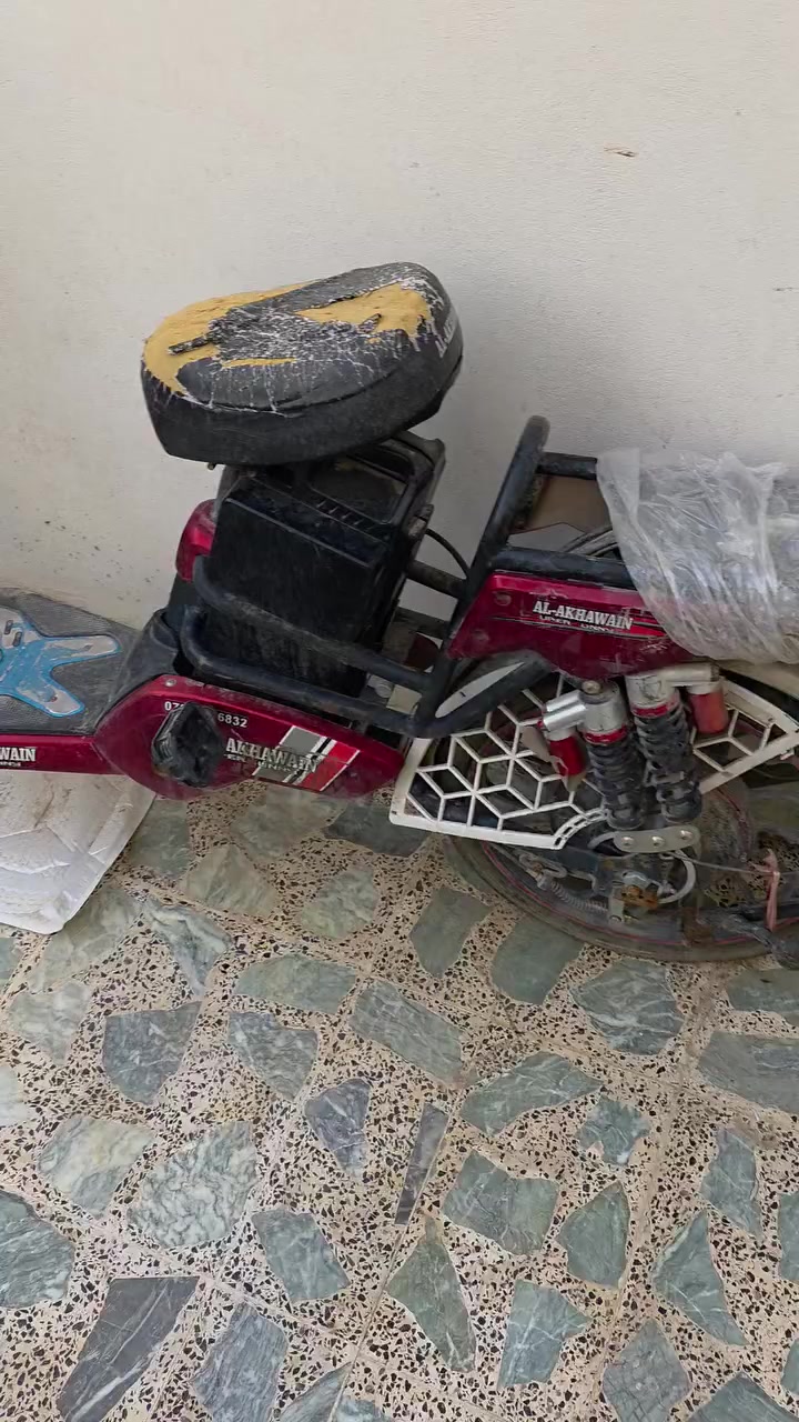 دراجه شحن للبيع
دراجه شحن للبيع 
السعر 100 الف فقط سعر نهائي بدون عمله
وياه شاحنه هديه
اربع بطاريات شغاله بس ضعيفه 
موضح بالفيديو 

عنوان الفلوجة خلف مستوصف الجولان 
***********
