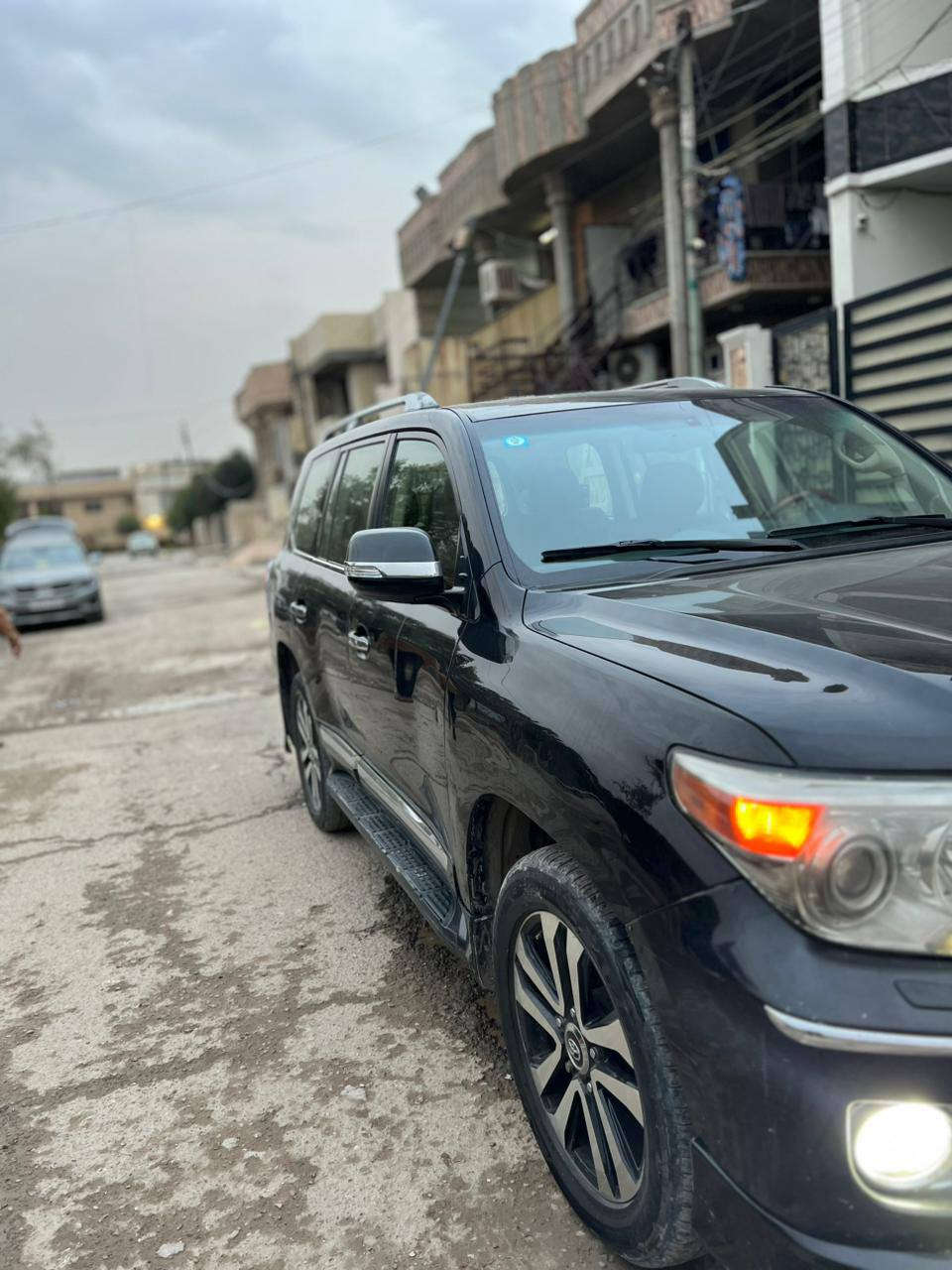 السلام عليكم لاندكروزر للبيع موديل 2013 GXR كفاله من الصبغ والتبديل بيه بارد قليل السعر 360$ العنوان بغداد رقم الهاتف ***********
