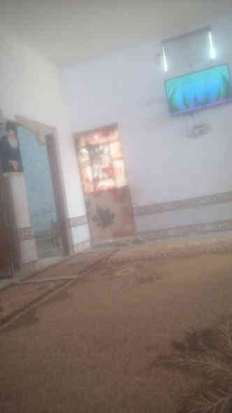 بيت البيع بحي السبل بل نزله الثانيه يم دور اليتام  غرفتين وصاله ومظبخ ودوانيه وساحه جبيره المساح 200 السعر ٣٥ وبي مجال ***********
