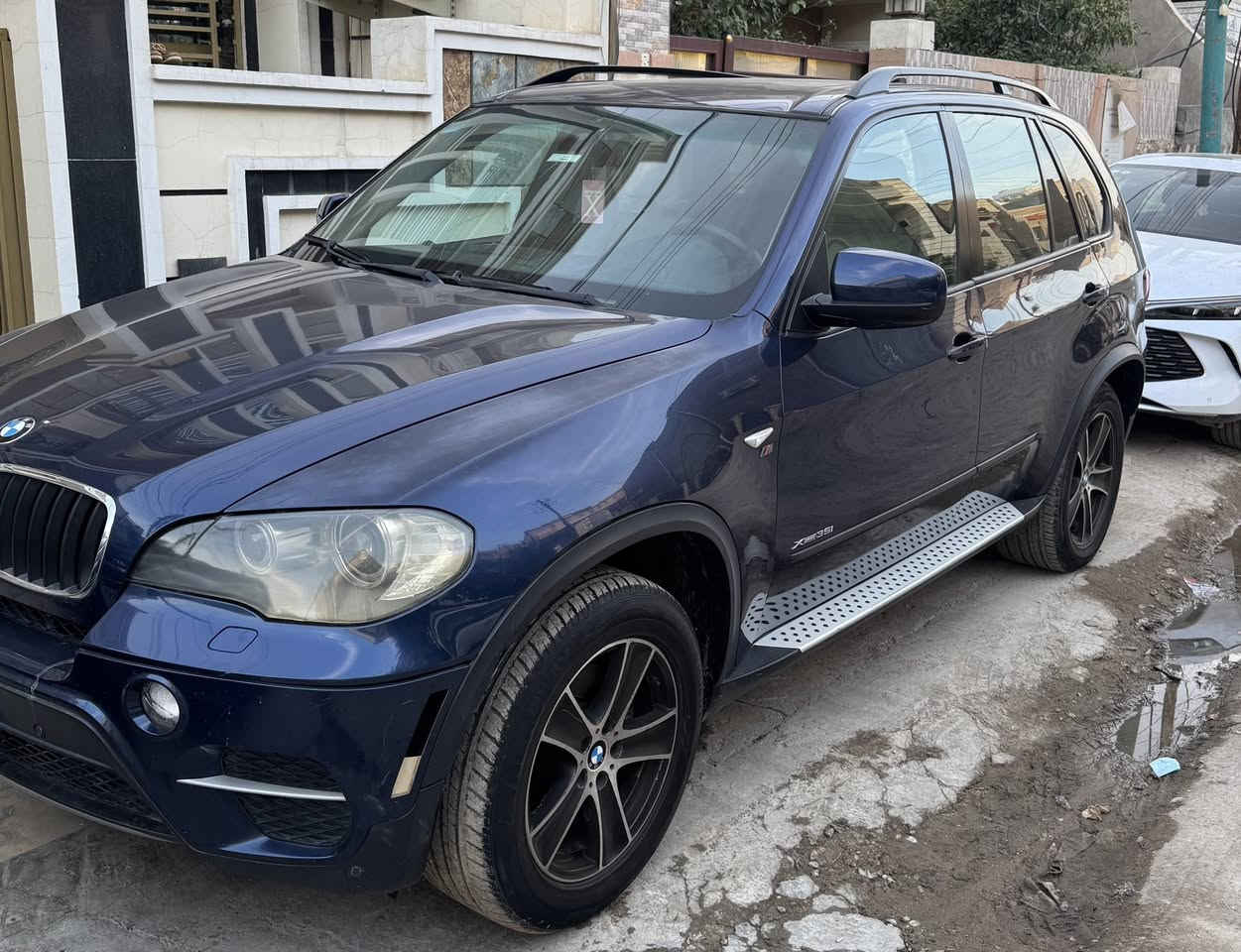 2011
كفالة عامة من الصبغ حتى الدعاميات
حادثها مياه امطار ومسويلها صيانة كاملة
كلش بالسيارة شغال بدون اي كلوب 
بيها صوت بالمكينة خفيف بالكبس القوي
السيارة سعرها مناسب وبيها فائدة لليشتري
محرك n55
السعر  بلاش 10000$ (شدة)بيها مجال كلش بسيط حك الجية  
بدووووووون مراوس فقط بيع
***********
