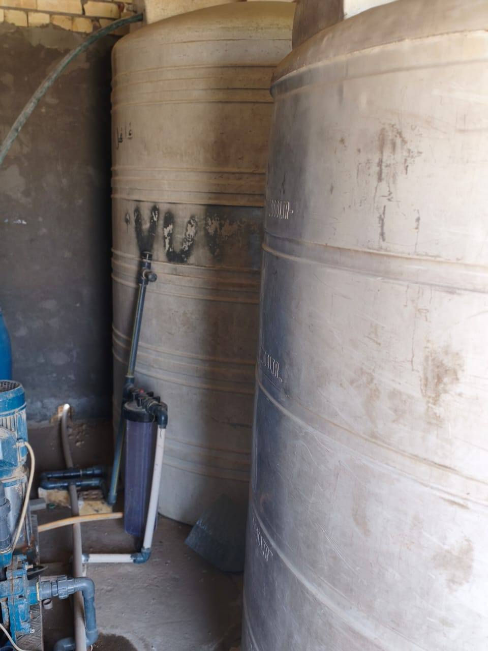 محطه مياه ارو للبيع ام لمتر تحتوي على تانكيات ٤ ثنين ام ٥٠٠٠ وثنين ام ٢٠٠٠ محطه جاهزه جديده مي خير من الله للتصال ***********
