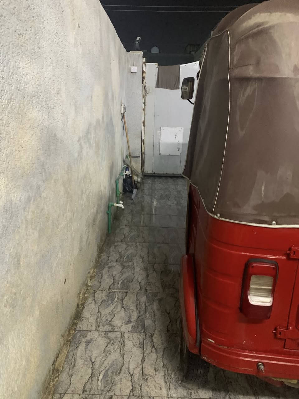 سلام عليكم تكتك للبيع ٢٠١٧ شهر ١٢ يوم٣١ محركها مال ٢٠ تكتك جاهزه كبل للشارع صعدتها تخبل مرقمه باسمي تحويل ثانيوم رقم ***********
