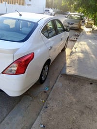 للبيع نيسان سني بليته زرگه سياره كلش نظيفه وجديده  كير محرك تبريد تدفئ...
